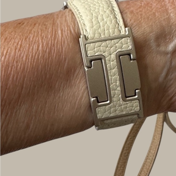 Apple Smartwatch band with Cream Band - Picture 9 of 9